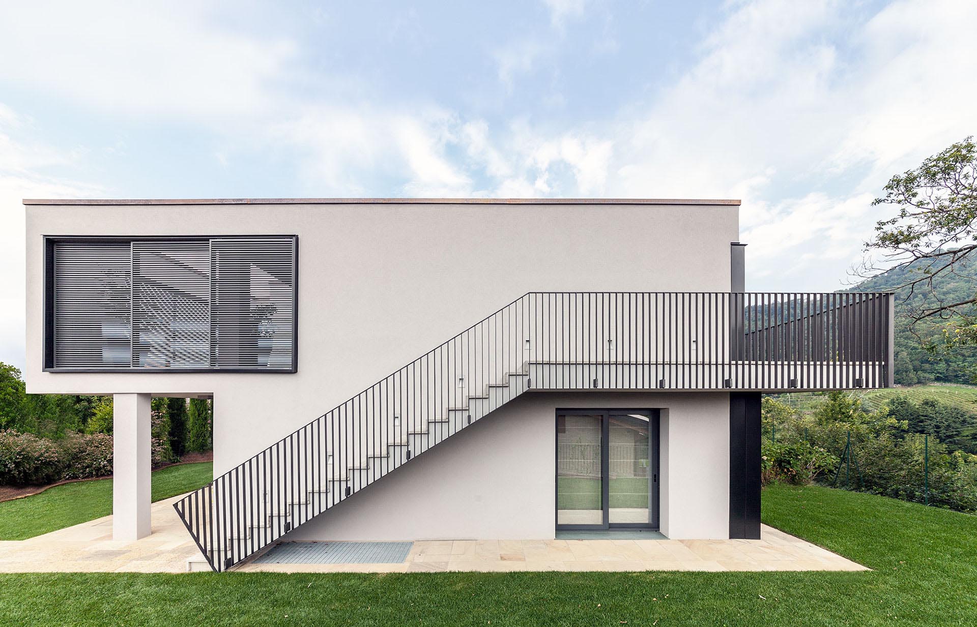 57502e37232735.57b40a7556573